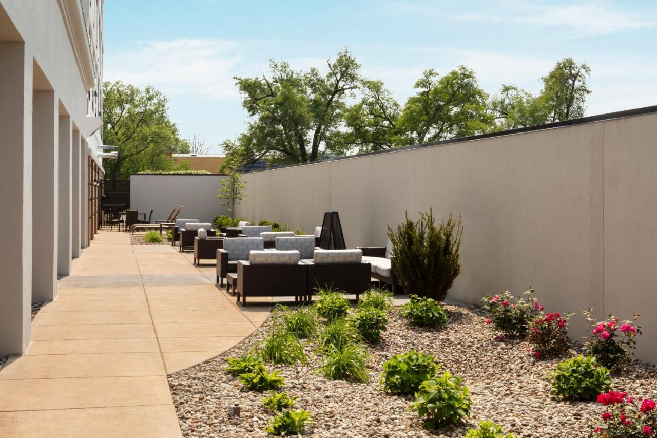 Courtyard Louisville Airport Exterior foto